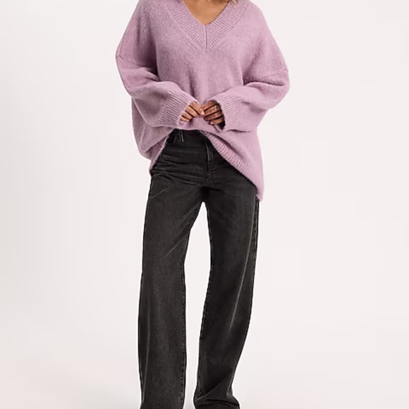 V-Neck Oversized Sweater New winery Express 08374097 NWT - Picture 7 of 13